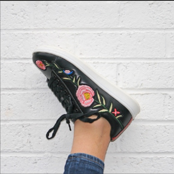 Flora Sneakers! - Picture 5 of 7